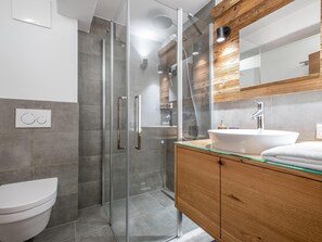 Apartment (2 Bedrooms) | Bathroom | Shower, rainfall showerhead - Studio Martin I (Mauterndorf)