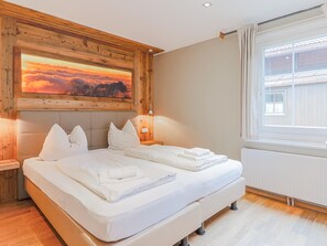 6 bedrooms, bed sheets