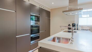 微波炉、烤箱、洗碗机、电饭煲