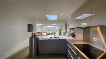 Réfrigérateur, micro-ondes, four, lave-vaisselle