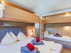 3 bedrooms, bed sheets