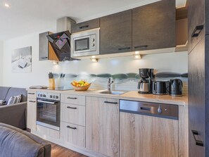 Mikrowelle, Ofen, Geschirrspüler, Wasserkocher