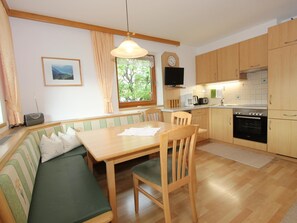 Fridge, microwave, oven, dishwasher - Schleicherhof V (Strass im Zillertal)