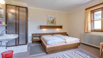 4 bedrooms, bed sheets