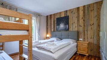 Chalet (Multiple Bedrooms) | 7 bedrooms, bed sheets