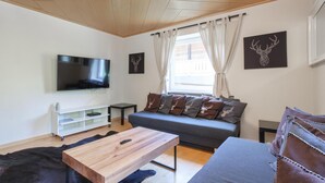 木屋 (Multiple Bedrooms) | 客厅