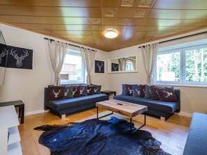 木屋 (Multiple Bedrooms) | 客厅 | 电视