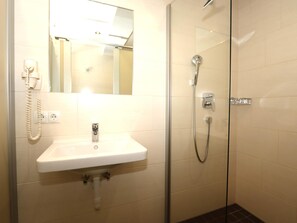 Ferienhaus (1 Bedroom) | Badezimmer | Dusche