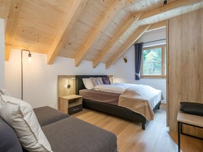 4 bedrooms, bed sheets