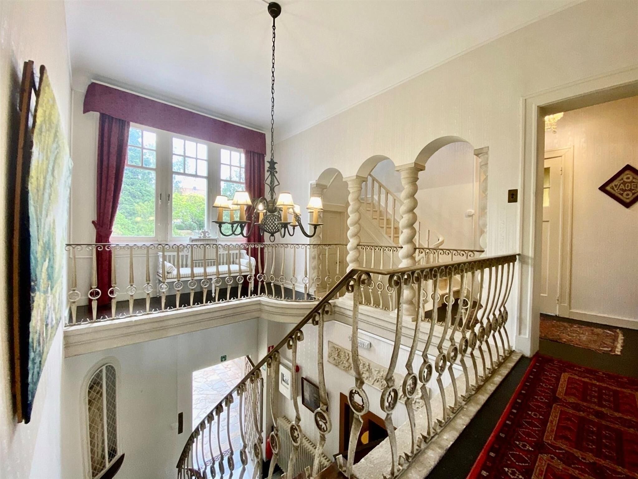 11 bedrooms, bed sheets