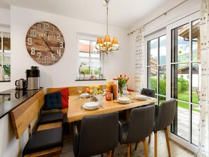 In-room dining - Green Garden Lodge B3 (Piesendorf)