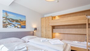 2 bedrooms, bed sheets