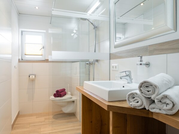 Appartement (3 Bedrooms) | Salle de bain | Douche