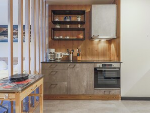 Oven, dishwasher, rice cooker, dining tables - Sigl Luxuria (Zell am See)