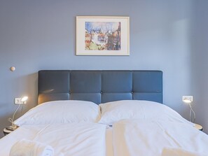 3 bedrooms, bed sheets