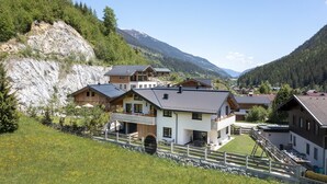 Unclassified image, 4 of 28, button - Bergblick Wald (Wald im Pinzgau)