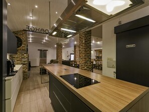 House (5 Bedrooms) | Private kitchen | Fridge, microwave, oven, dishwasher