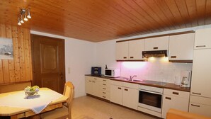Microwave, oven, rice cooker, highchair - Haus Kleboth (Sankt Gallenkirch)