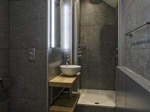 Shower, towels