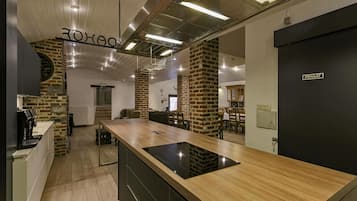 Fridge, microwave, oven, dishwasher