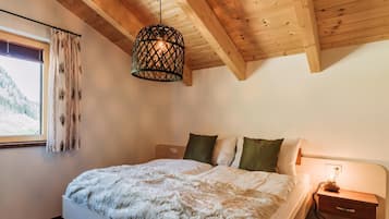 3 bedrooms, bed sheets