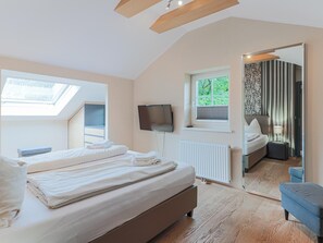 3 bedrooms, bed sheets