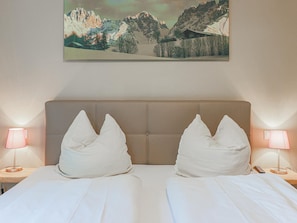 3 bedrooms, bed sheets