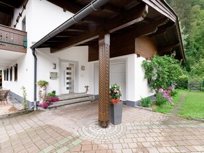 Interior entrance - Elfriede (Viehhofen)