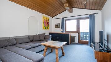 Ferienhaus (1 Bedroom) | Wohnzimmer | Fernseher