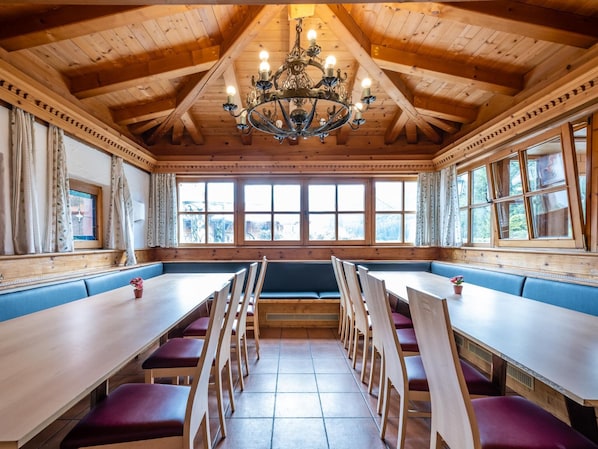 Maison (1 Bedroom) | Repas dans la chambre