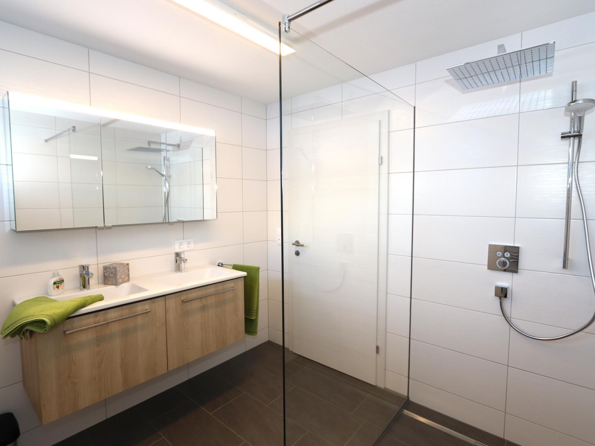 Căn hộ (2 Bedrooms) | Phòng tắm | Buồng tắm vòi sen 
