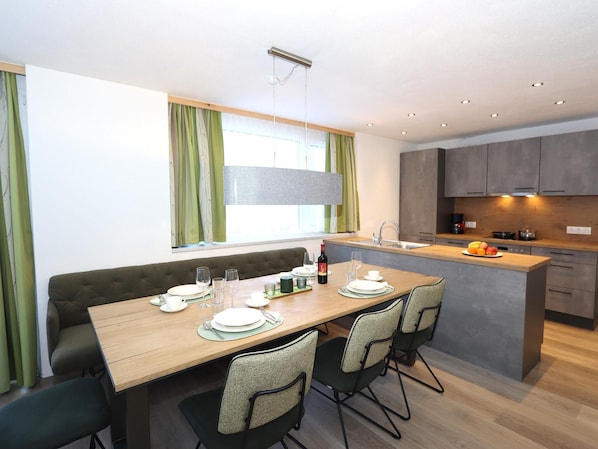 Apartment (2 Bedrooms) | In-room dining