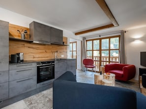 Fernseher, Stereoanlage