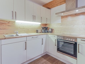 Ofen, Geschirrspüler, Reiskocher, Hochstuhl