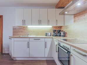 Ofen, Geschirrspüler, Reiskocher, Hochstuhl