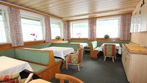 In-room dining - Marina III (Laengenfeld)