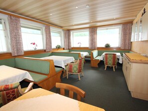 In-room dining - Marina III (Laengenfeld)