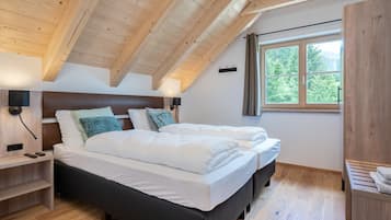 4 bedrooms, bed sheets