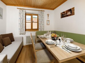 In-room dining - Haus Tanja (Wagrain)