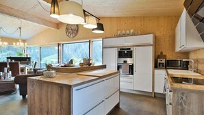 Villa (4 Bedrooms) | Private kitchen - Skyline Villa (Viehhofen)