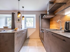 Ofen, Geschirrspüler, Reiskocher, Hochstuhl