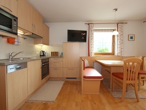 Mikrowelle, Ofen, Geschirrspüler, Reiskocher