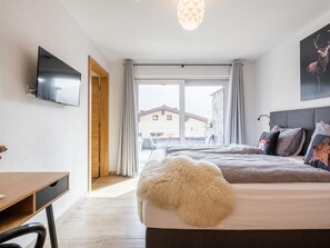 4 bedrooms, individually decorated, individually furnished, bed sheets - Tauernlodge Berglust (Bramberg am Wildkogel)