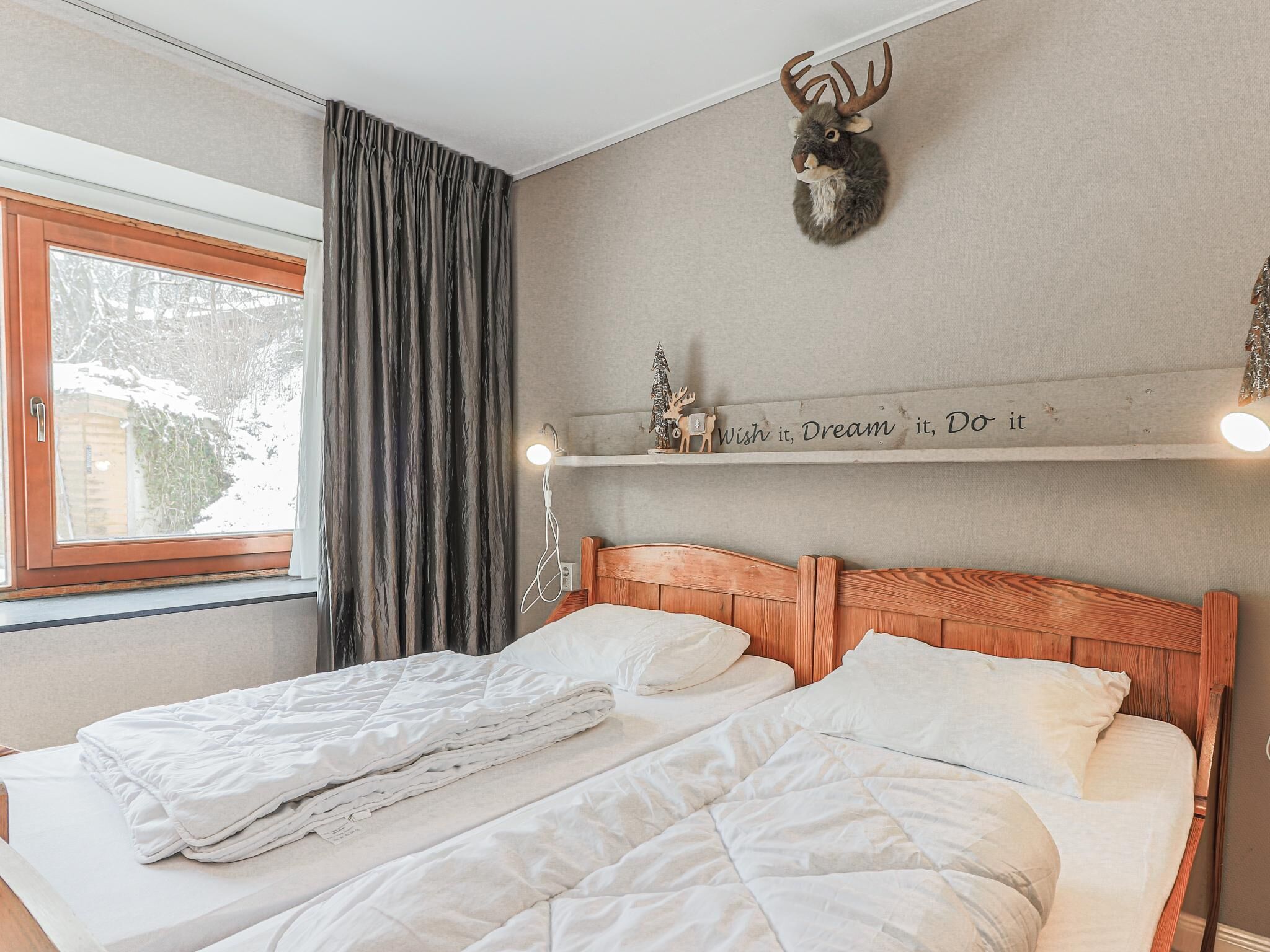 2 bedrooms, bed sheets