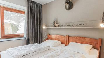 2 bedrooms, bed sheets