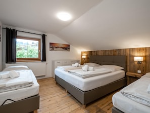 Chalet (Multiple Bedrooms) | 9 chambres, literie fournie