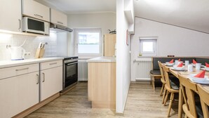Makan di kamar