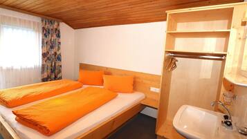4 kamar tidur