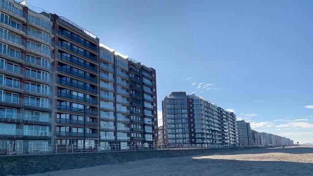 Unclassified image, 1 of 17, button - 10 Hoog aan zee (Middelkerke)