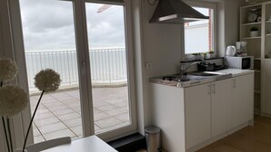 Unclassified image, 3 of 17, button - 10 Hoog aan zee (Middelkerke)